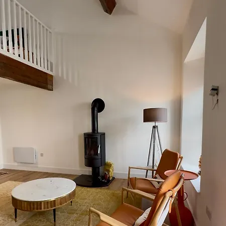 Апартаменты Egan's Bar