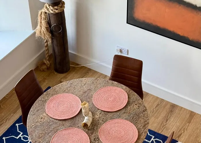 Apartment Egan's Bar *